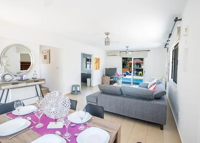 Ariella Vilă Protaras